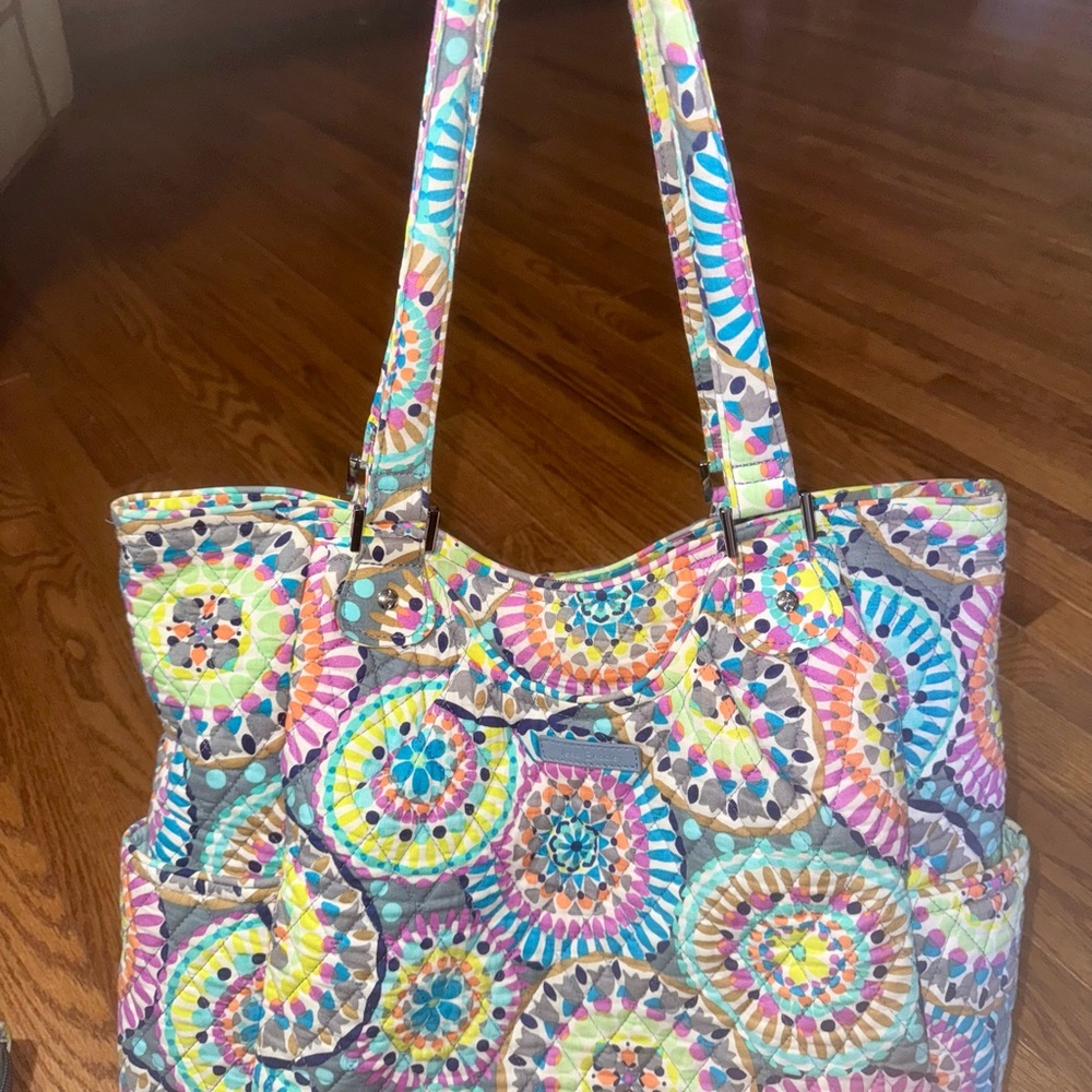 Vera Bradley Set!! Glenna Large Tote and 2 Wallets in Sunny Medallion
